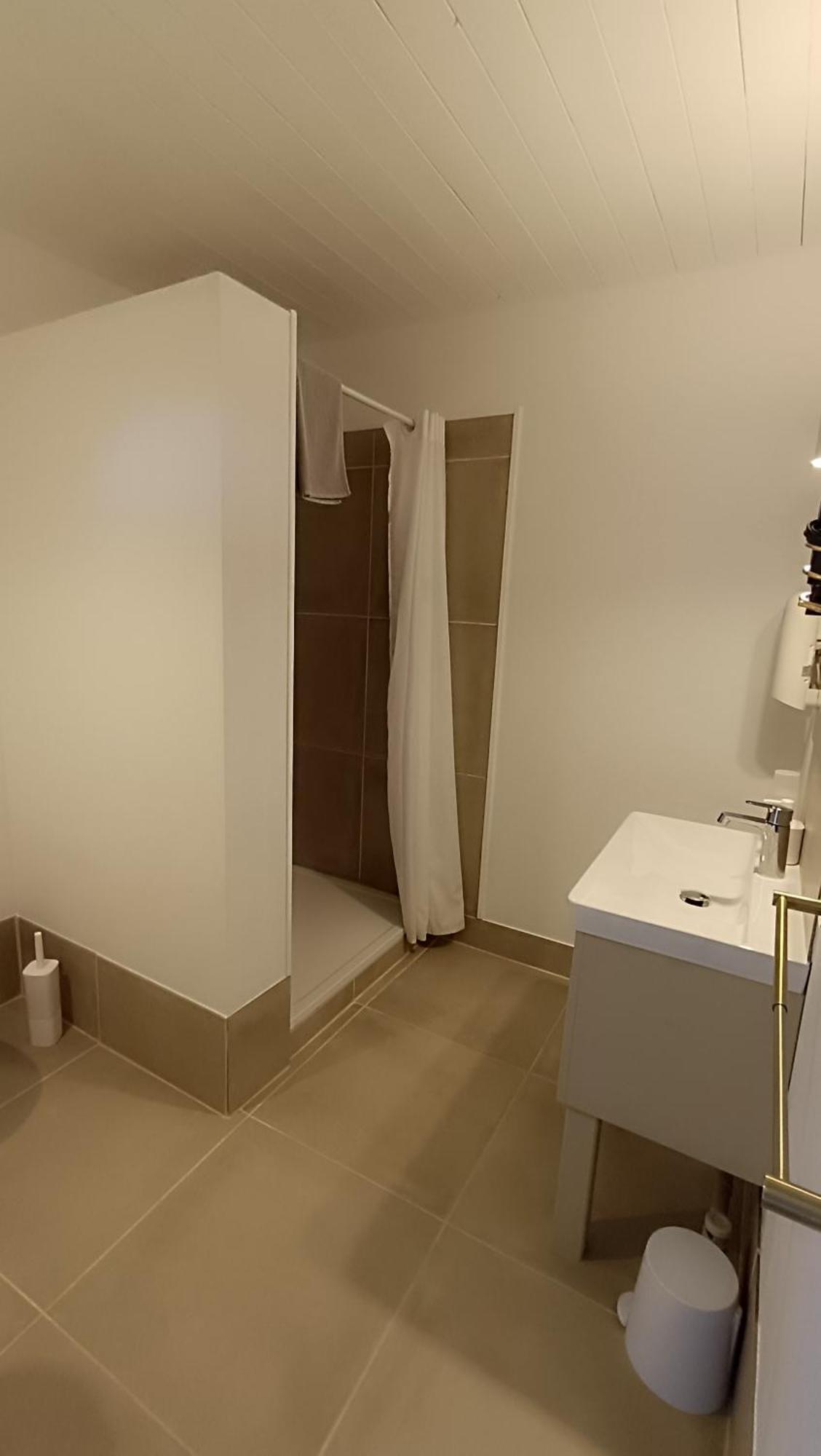 Bed and Breakfast Abbaye Saint Gilbert Экстерьер фото